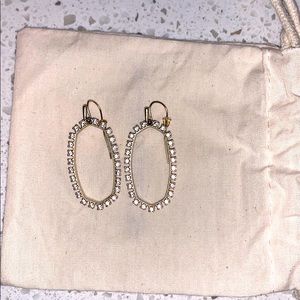Kendra Scott Elle earrings in Gold.